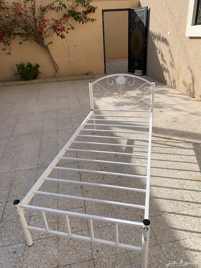 سرير من ايكيا استخدام بسيط جدا ونظيف 0