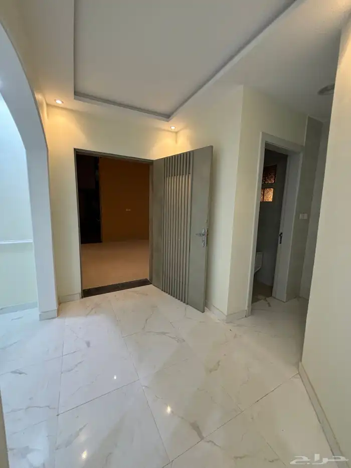 للبيع فيلل مع شقة مسروقه بحي بدر النموذجي343م 8