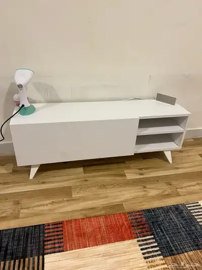 طاولك تلفزيون من آيكيا 0