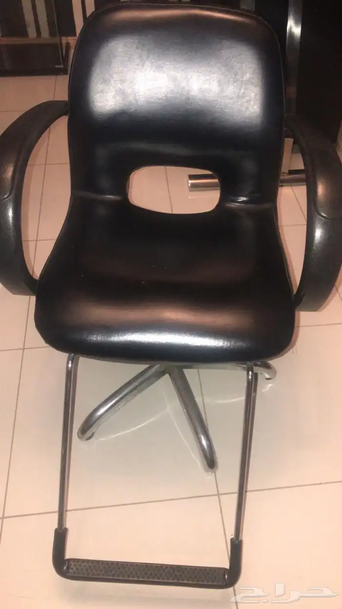 اجهزه استشوار شعر وحمام زيت للشعر وطاولات وكراسي 5