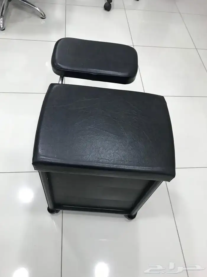 اجهزه استشوار شعر وحمام زيت للشعر وطاولات وكراسي 10