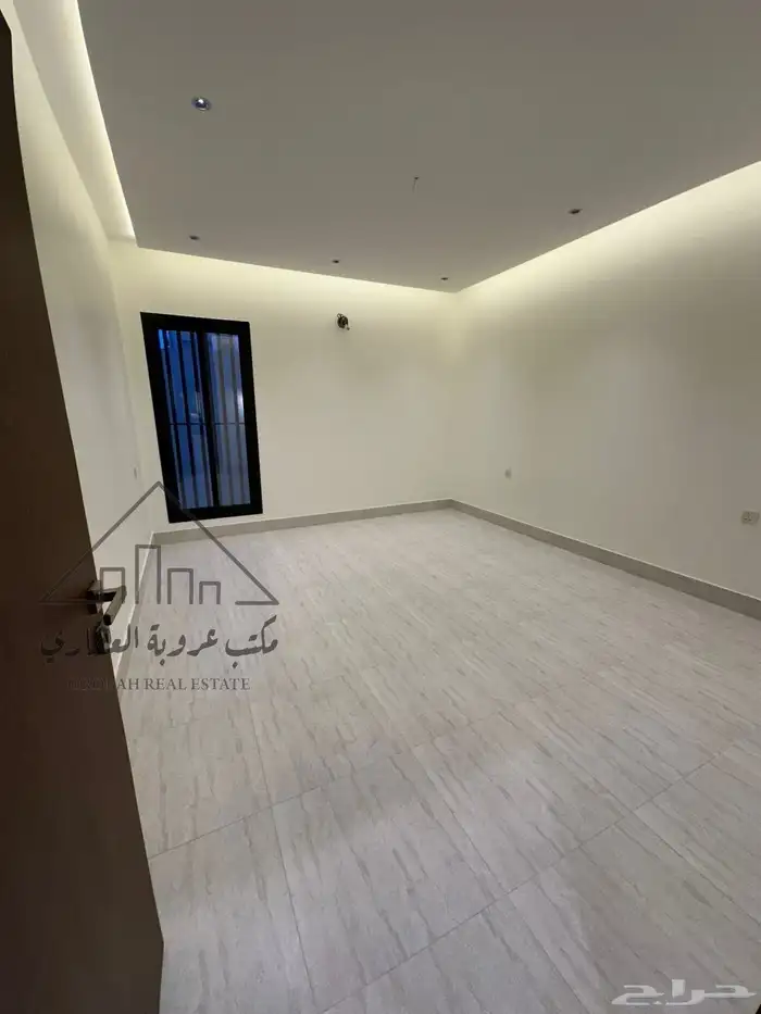 للبيع فيلا روف حي المروج 10