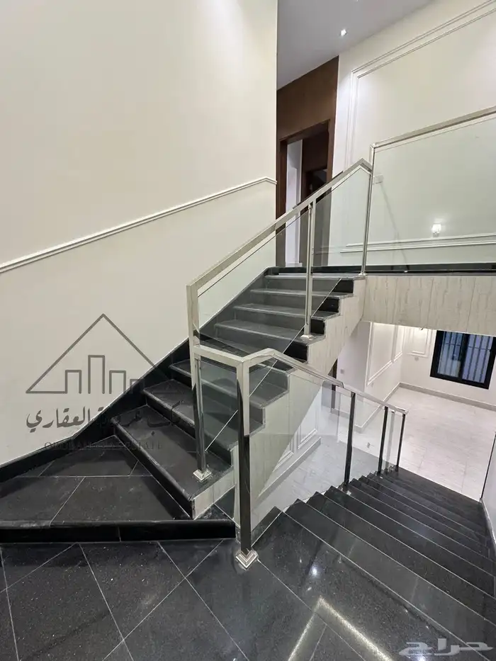 للبيع فيلا روف حي المروج 14