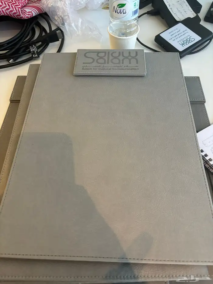 هدايا ليوم التاسيس علب جلدية فولدرات هدايا VIP بروش اسكرف 4