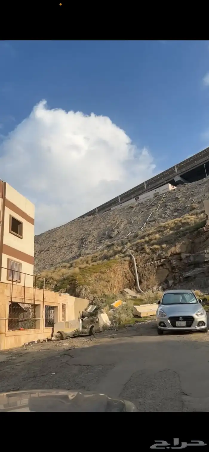 عمارة للبيع حي العزيزية جنب طريق الجمرات مباشرة 0