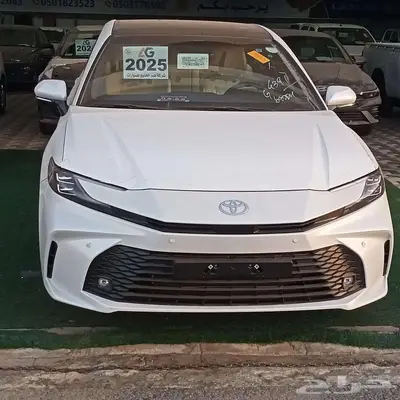 كامري LE هايبرد 2025 ابيض 0