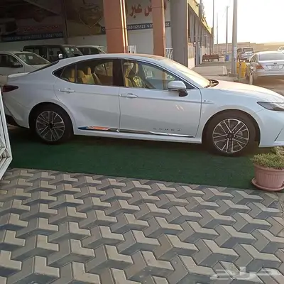 كامري LE هايبرد 2025 ابيض 2