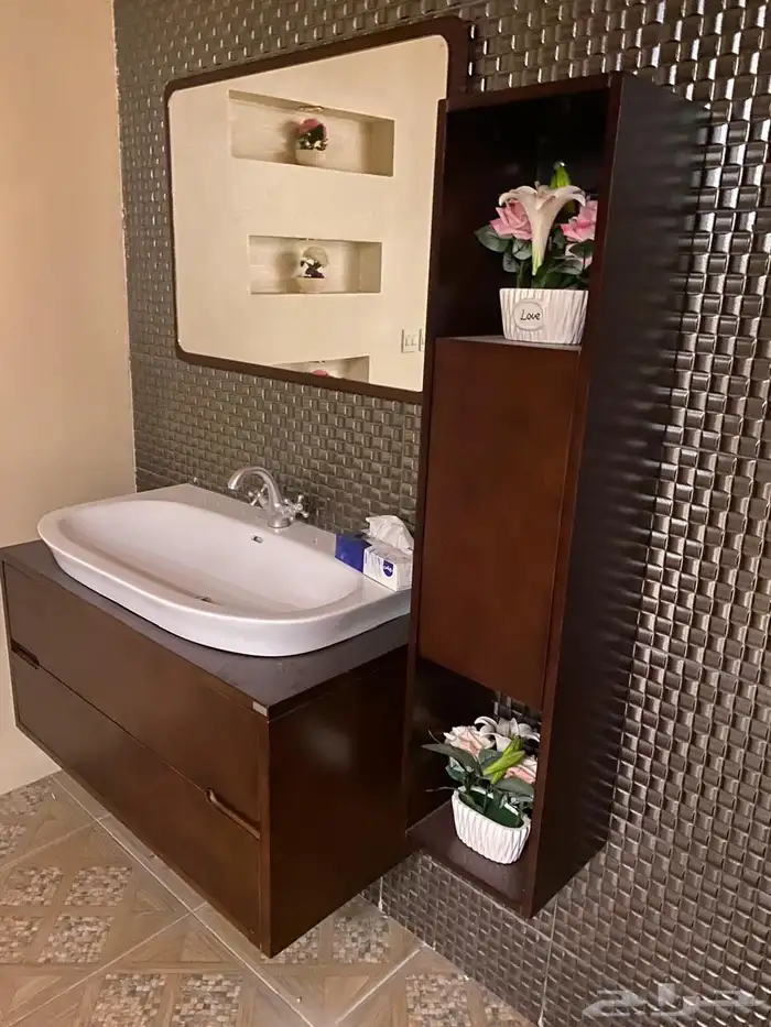 للبيع مغسله   مرايه   رف 0