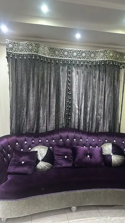 مجلس كنب مع السجاد والطاولات 2