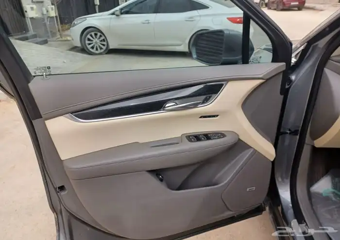 كاديلاك XT6 فل كامل 9