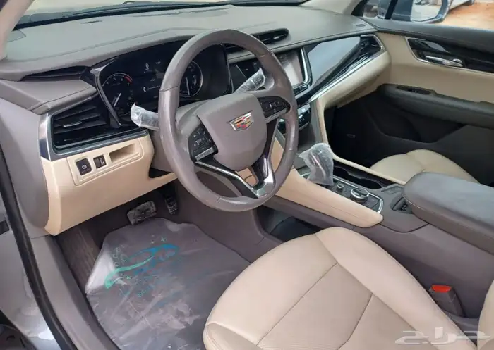 كاديلاك XT6 فل كامل 10