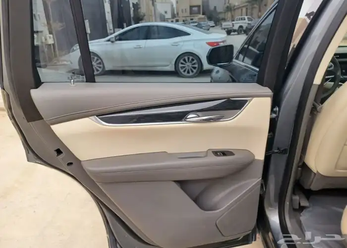 كاديلاك XT6 فل كامل 12