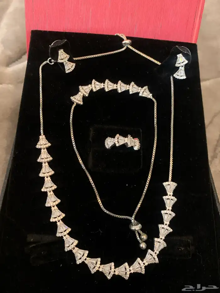 اكسسوار زيرون فخم في علبة انيقه 1