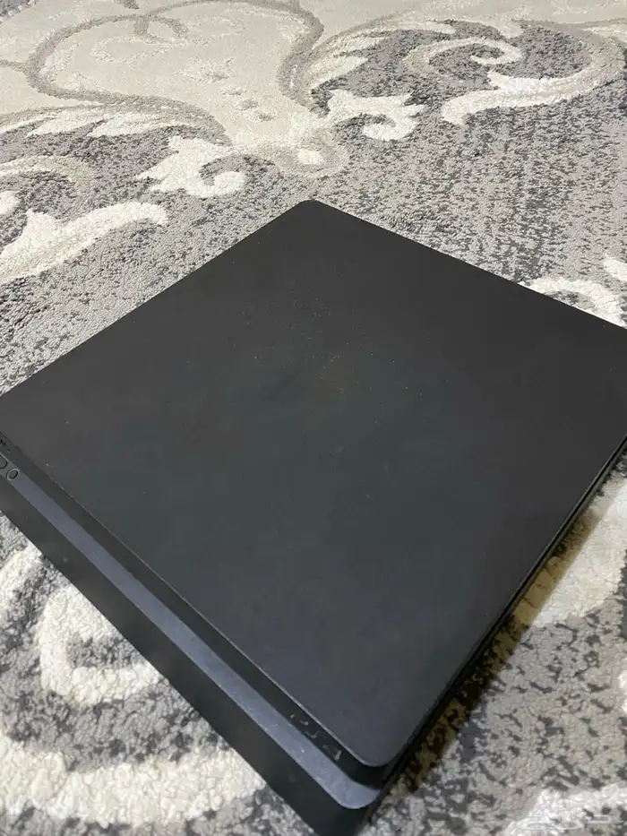 للبيع سوني 4 نظيف مع شريط GTA التواصل واتس اب 0