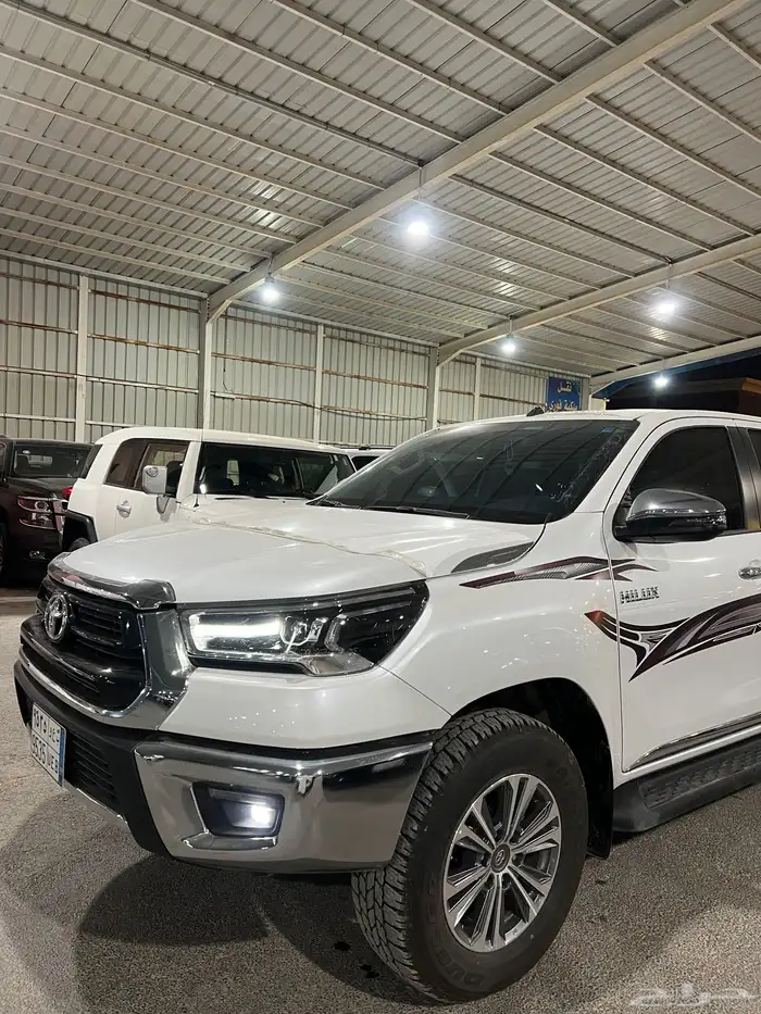 هايلوكس 2025 دبل ( بنزين ) S-GLX عداد 5 الاف ( تم البيع ) 2
