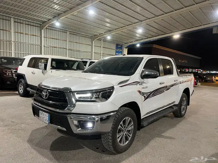 هايلوكس 2025 دبل ( بنزين ) S-GLX عداد 5 الاف ( تم البيع ) 1