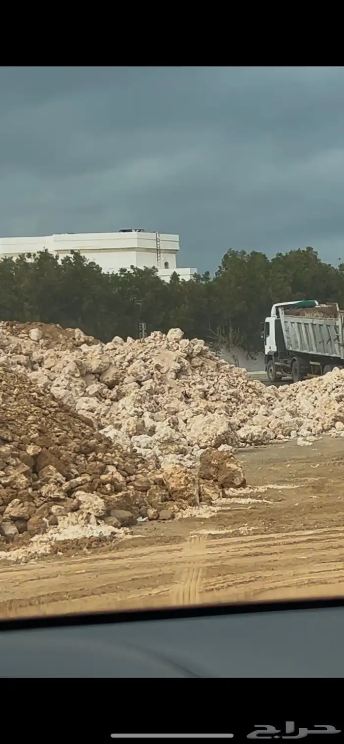 حجر دبش منقبي 2