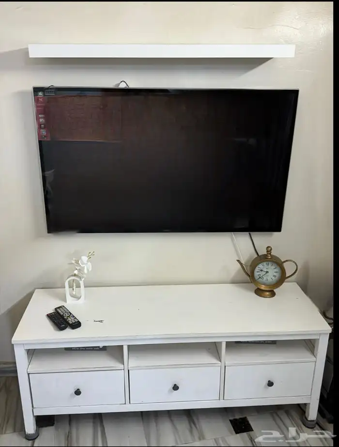 طاولة مع رف من ايكيا 1