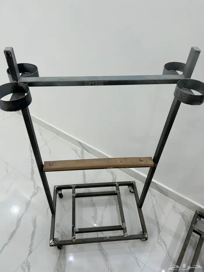 استاند حديد لببغوات مجهز 0