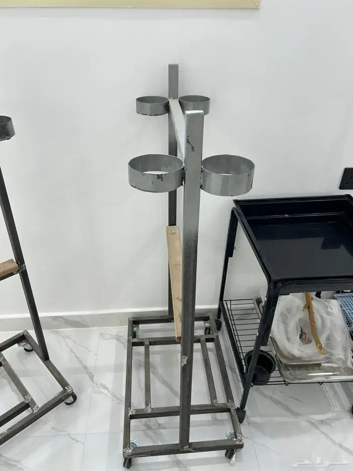 استاند حديد لببغوات مجهز 1