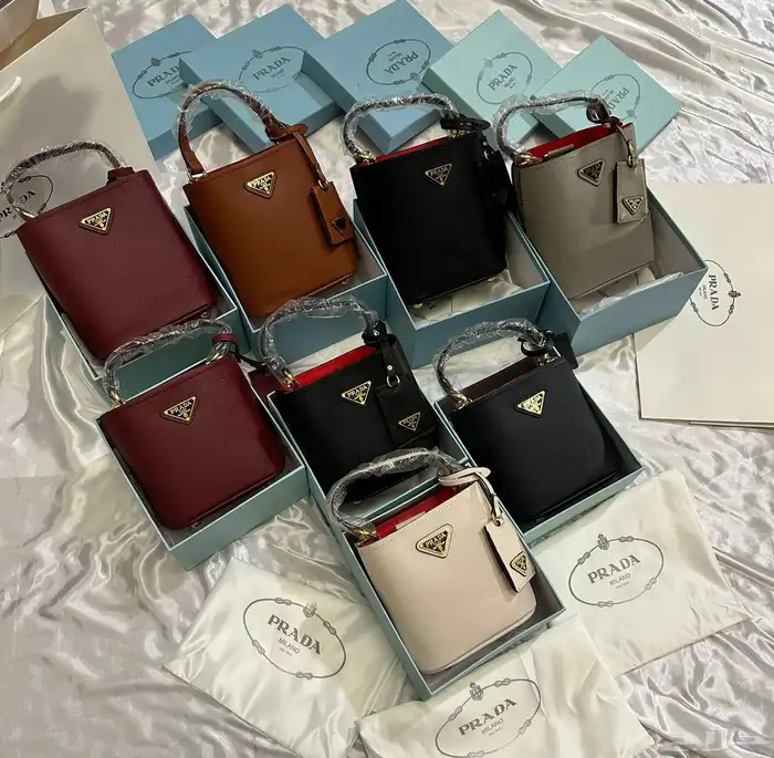 شنط برادا لمعه فصوص 10