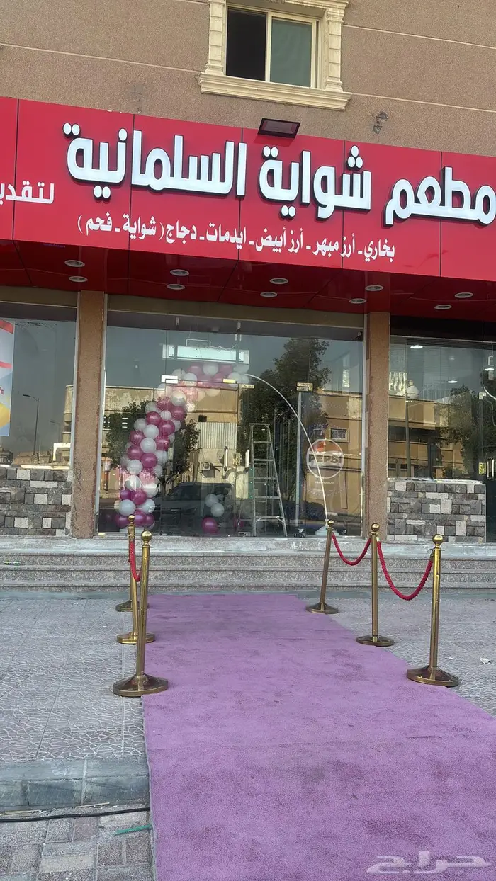 يتوفر وجبات غداء وعشاء 8