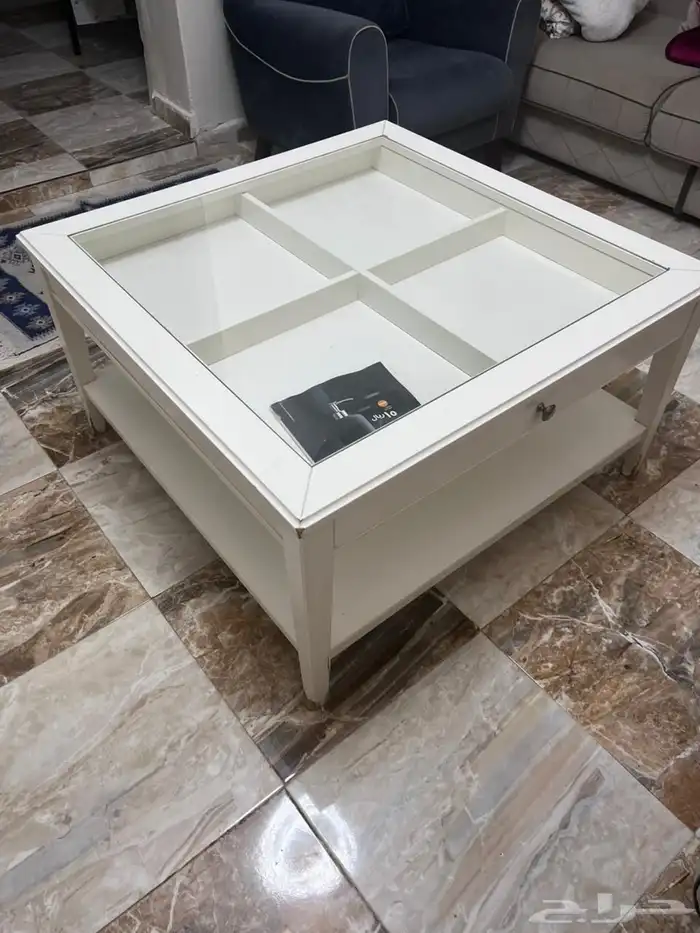 طاولة من ايكيا 0