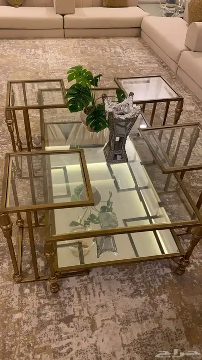 طاوله مع اربع خدام للبيع 0