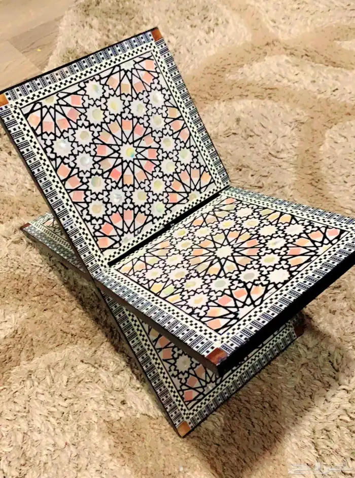 حامل. مصحف 0