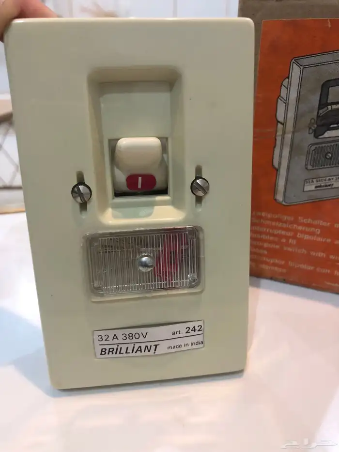 عدد 2 مفاتيح مكيف قديمة 1