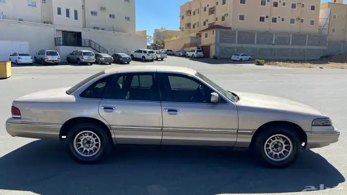 فورد كراون فكتوريا 1997 امريكي 2