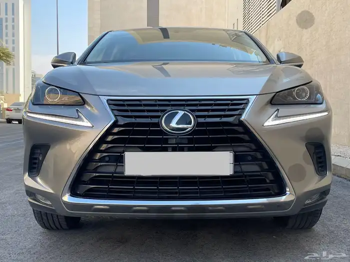 للبيع لكزس NX300 ماشي 46 الف وكاله عبداللطيف جميل 4