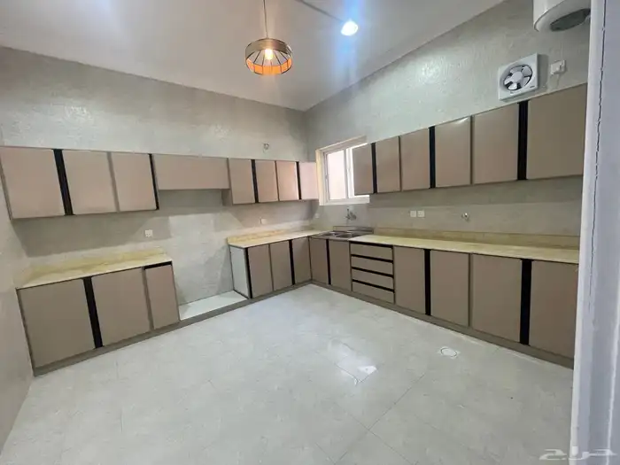 شقة جديدة للايجار بحي اليرموك عوائل 4