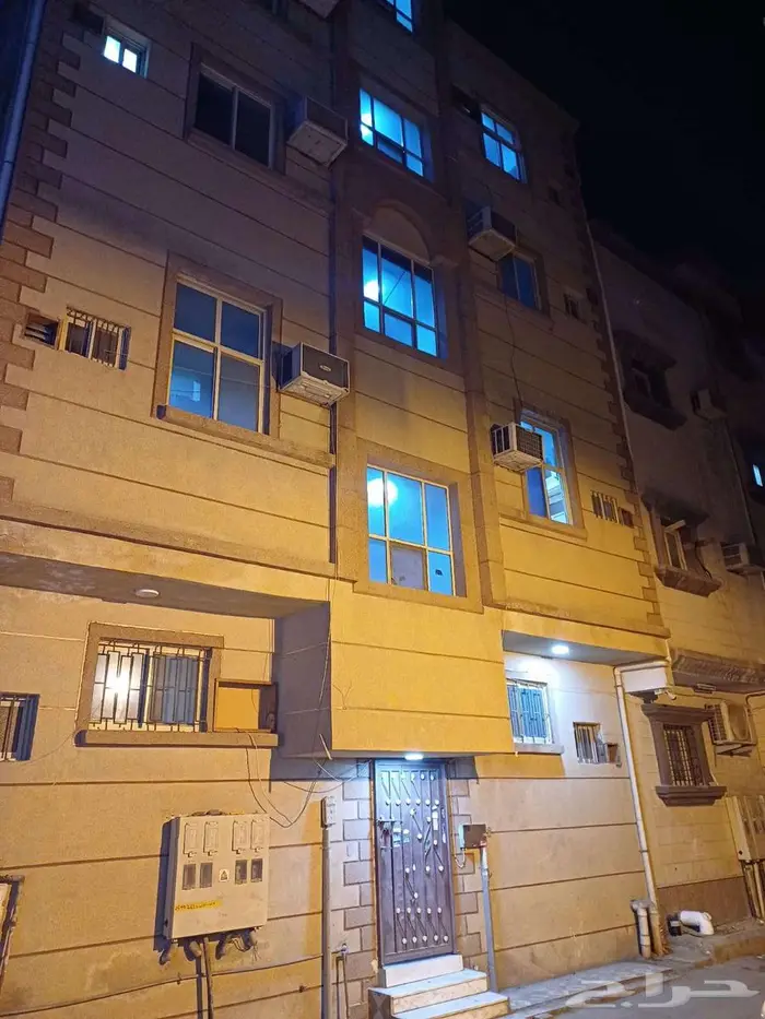 للبيع عمارة 3 ادوار 8 شقق بحي الخليج العمر 8 سنوات 850 0
