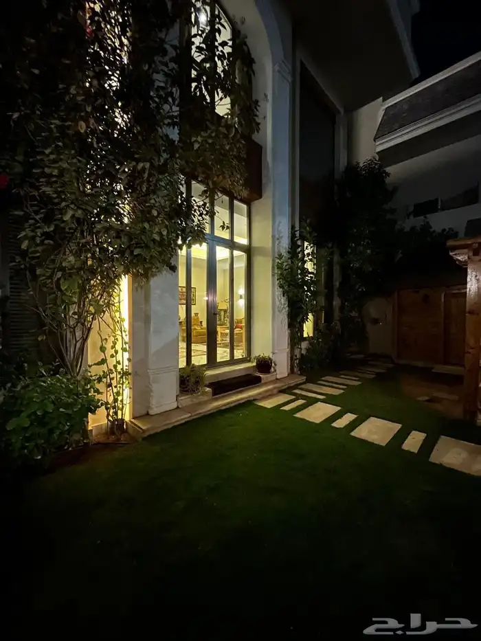 فيلا للبيع مساحه 377 درج داخلي حي النخيل 36