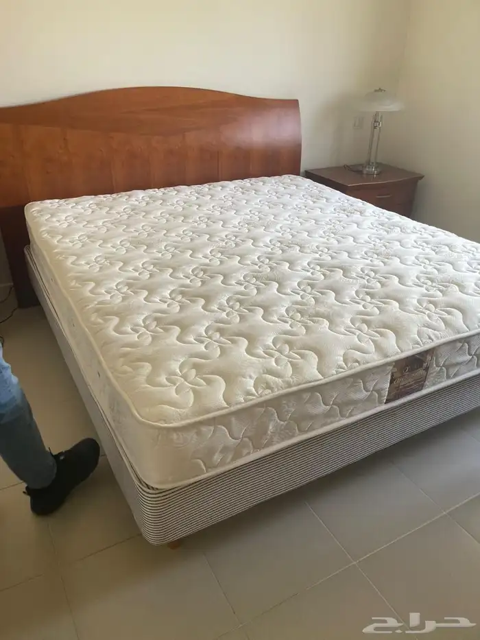 اثاث فندقي للبيع. غرف نوم وكنبات شبه الجديد 9