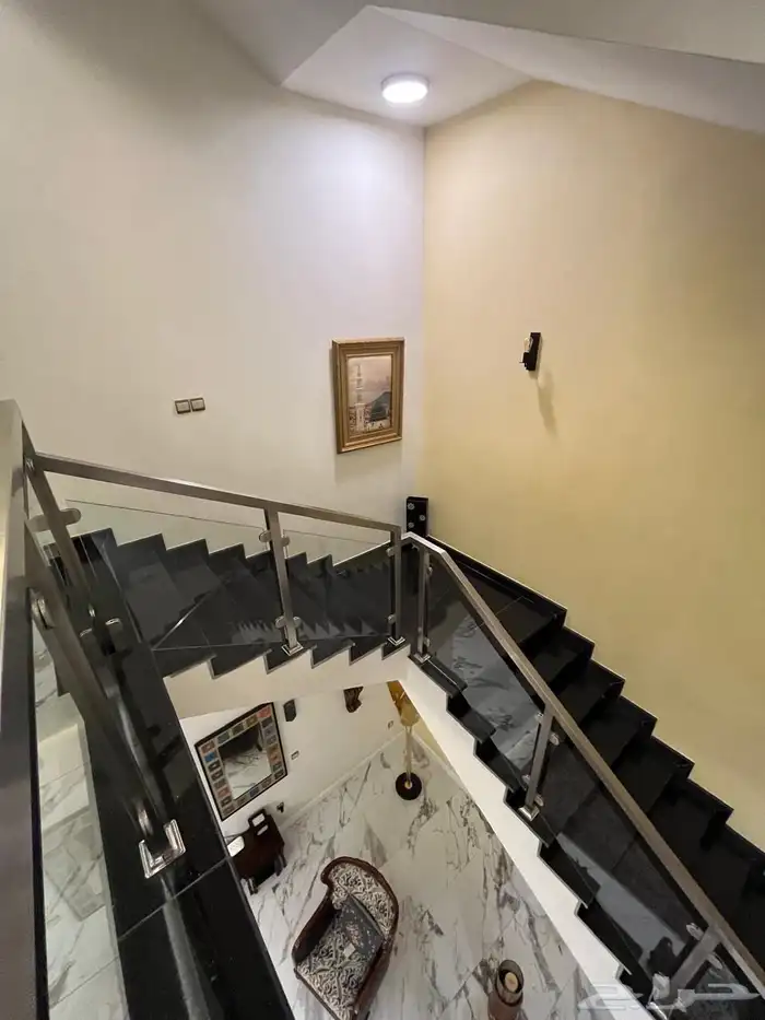 فيلا للبيع مساحه 377 درج داخلي حي النخيل 17