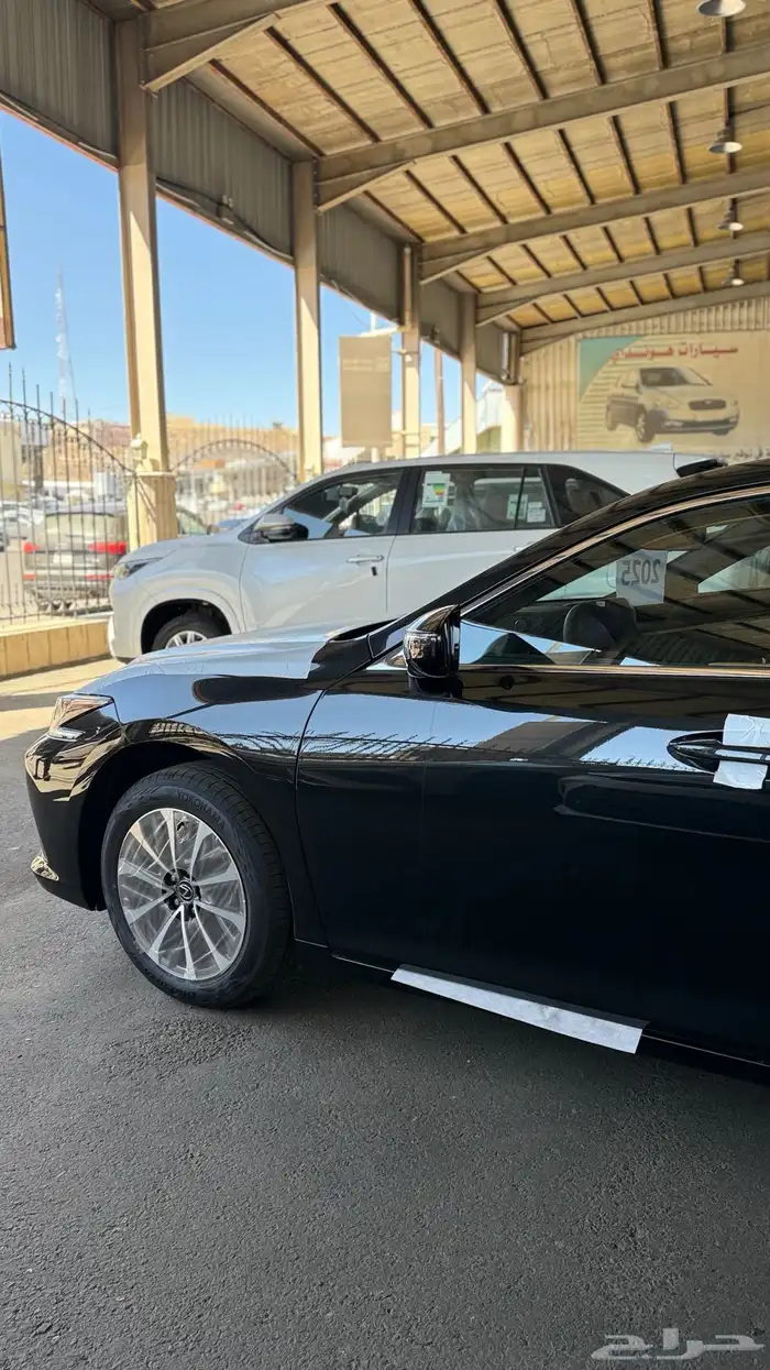 لكزس ES 250 موديل 2025 سعودي بنزين اصفار 3
