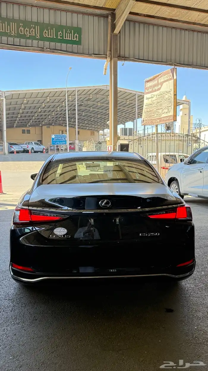 لكزس ES 250 موديل 2025 سعودي بنزين اصفار 4