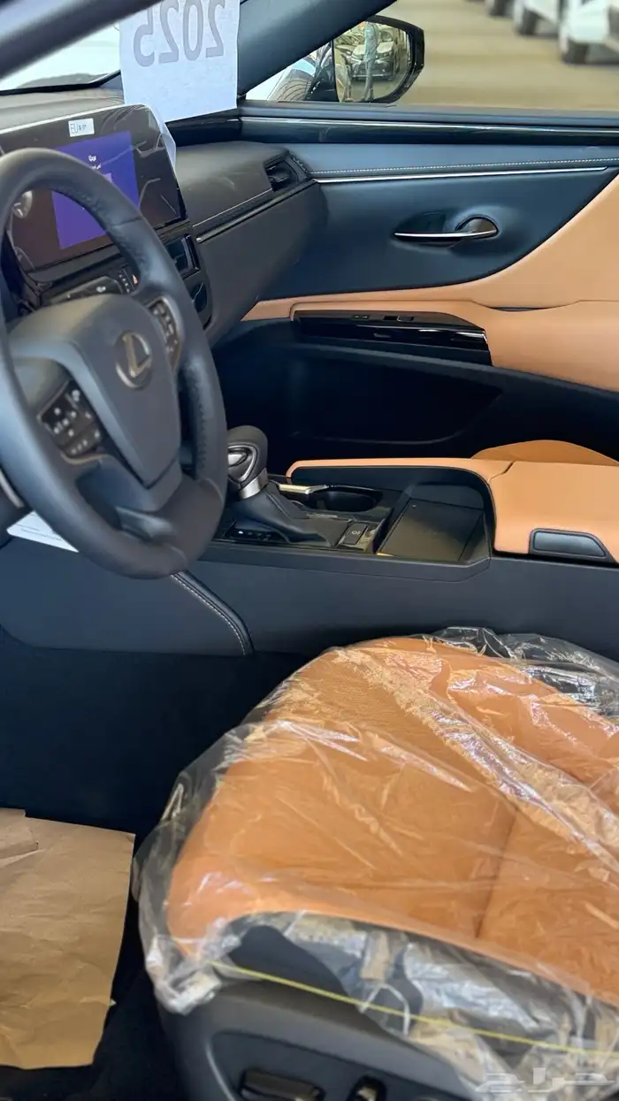 لكزس ES 250 موديل 2025 سعودي بنزين اصفار 19