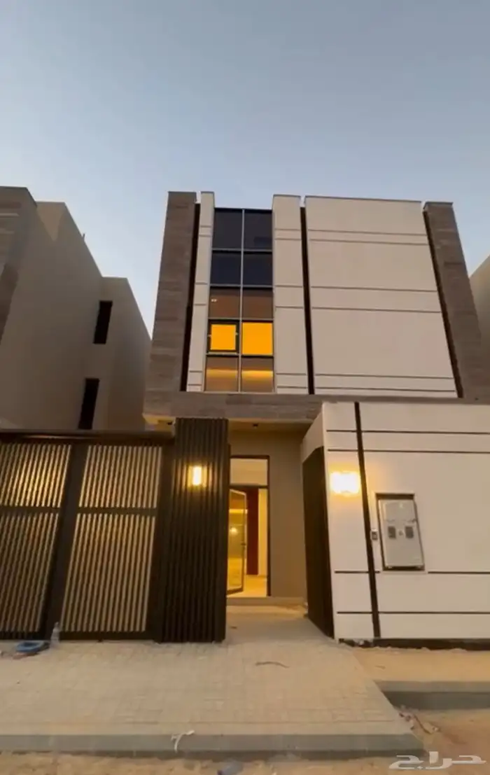 للبيع شقق تمليك وادوار حي السعادة قريب من محطة القطار السلام 0