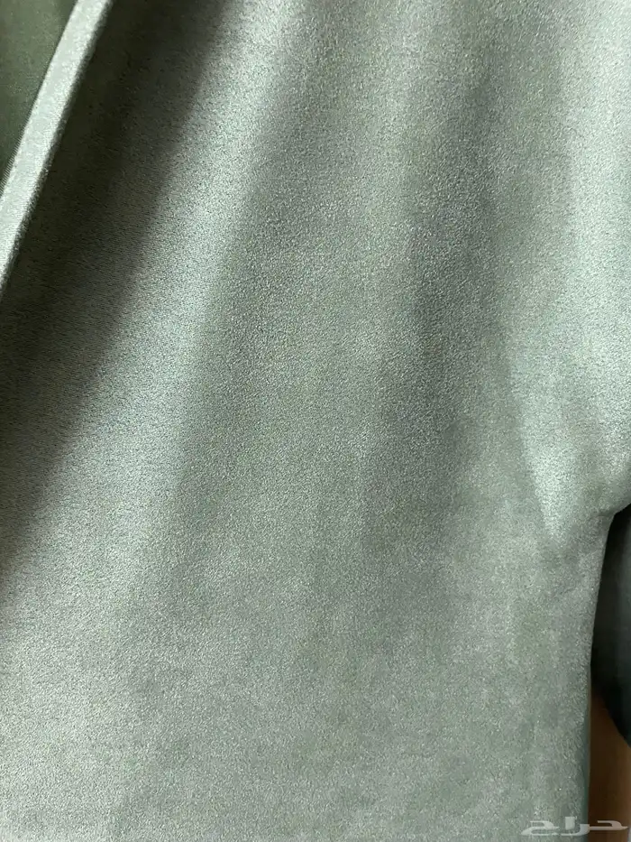 عباية مخمل لونها فستقي 0