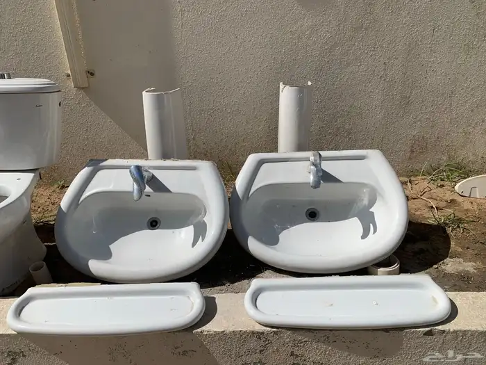 مغاسل و كراسي و مرايا مستخدمة للبيع 2