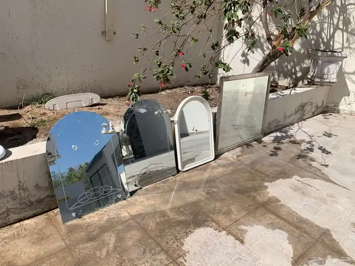 مغاسل و كراسي و مرايا مستخدمة للبيع 3