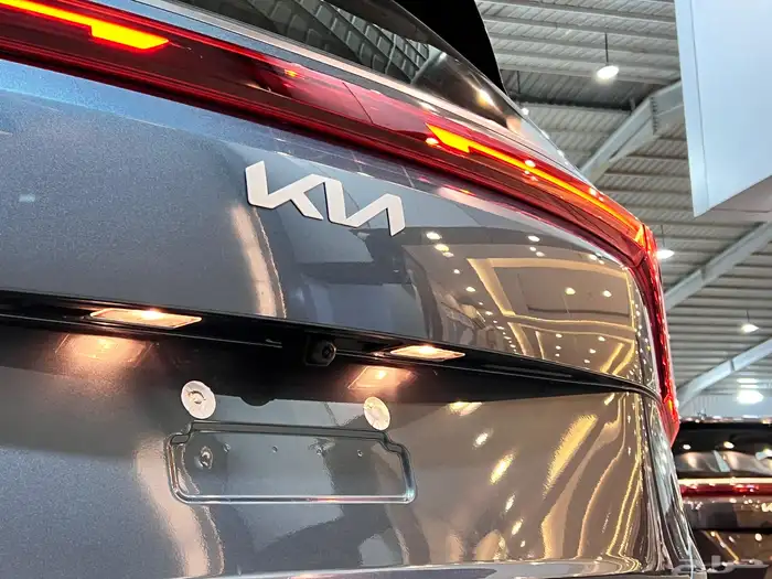 كيا كرنفال نص فل موديل 2025 6