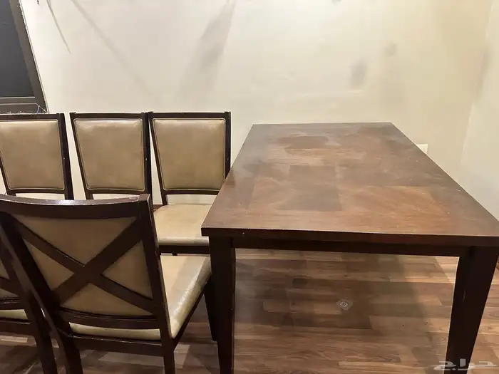 طاوله طعام من هوم سنتر وباركيه جوده عاليه من السريع 0