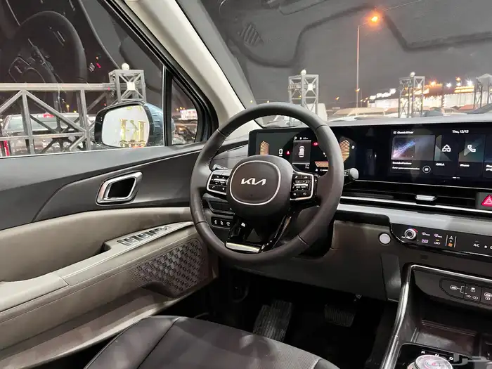 كيا كرنفال نص فل موديل 2025 12