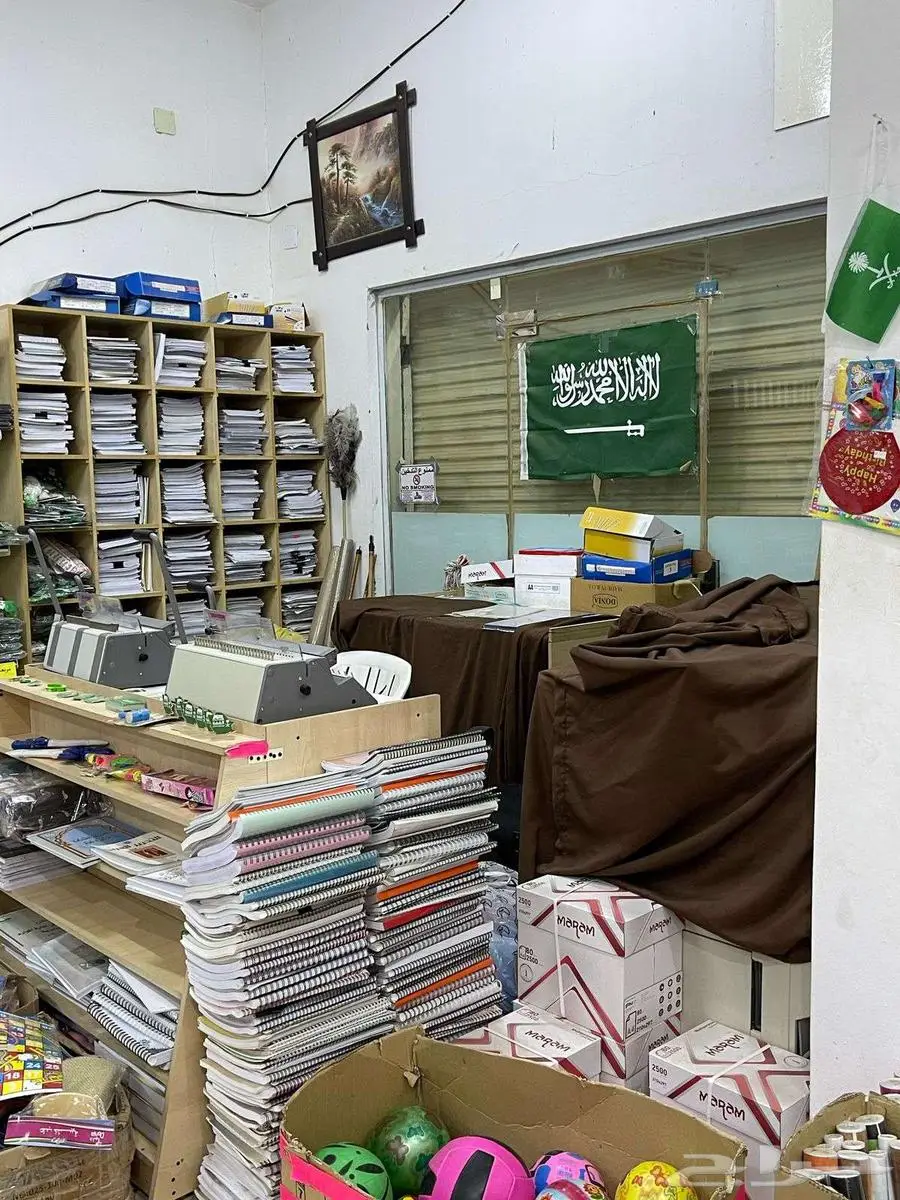مكتبة قرطاسية للبيع بالكامل مقر المكتبة محافظة الدوادمي 7