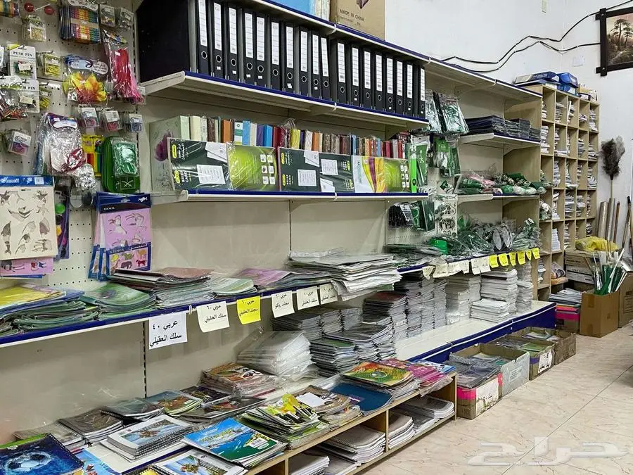 مكتبة قرطاسية للبيع بالكامل مقر المكتبة محافظة الدوادمي 8
