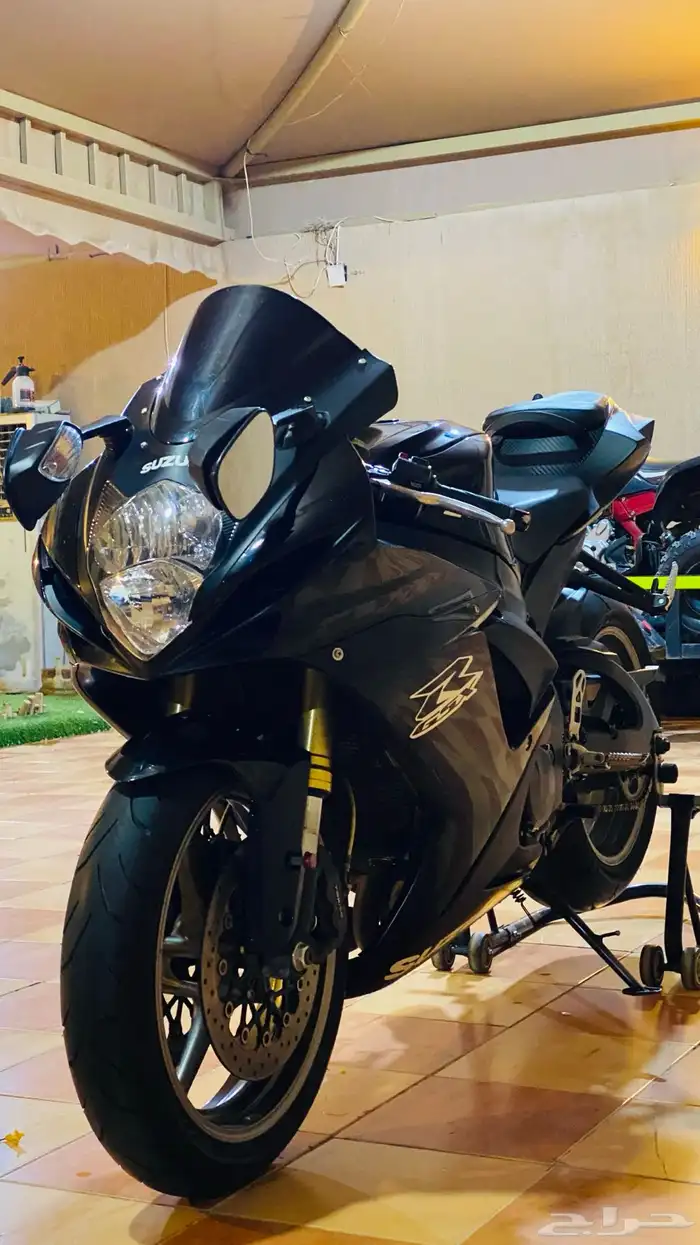 للبيع دباب R GSX 1